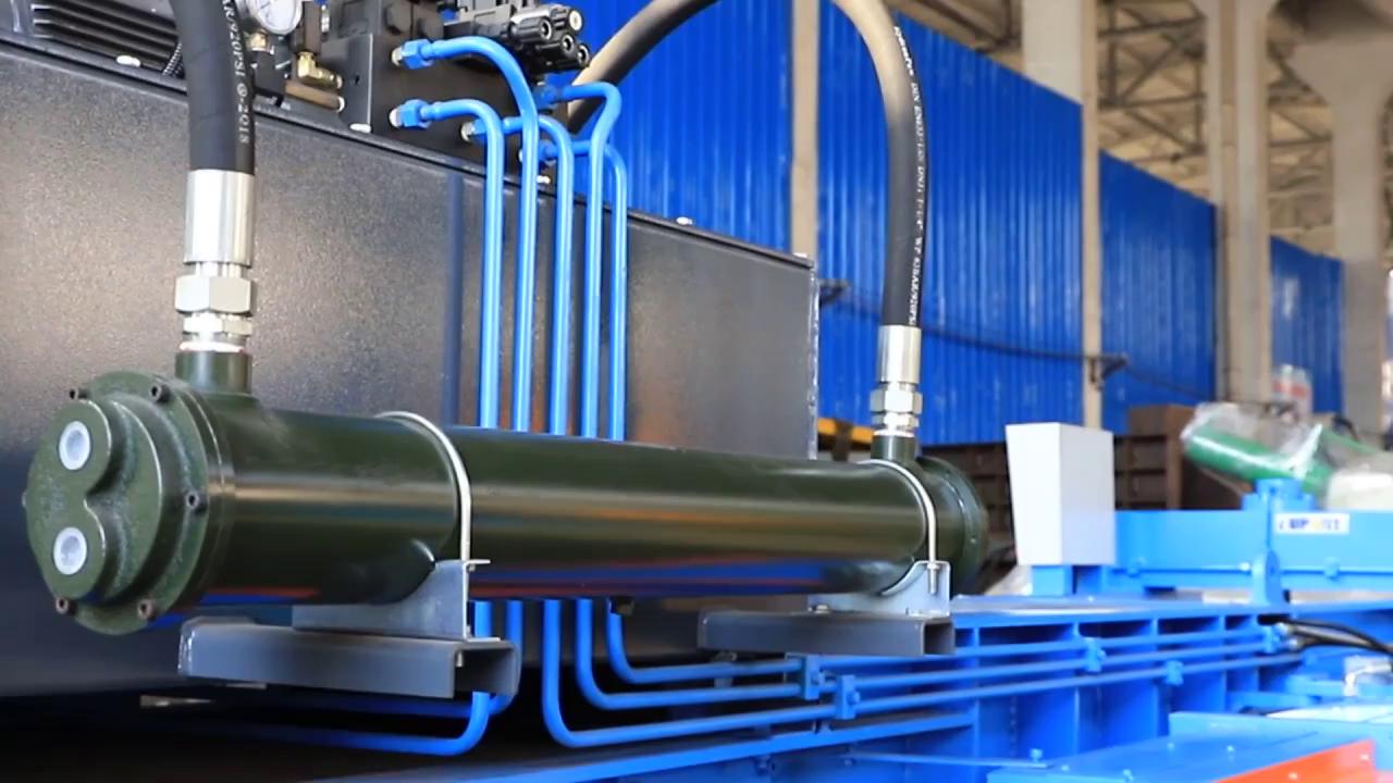 EPM全自動臥式打包機是我公司生產(chǎn)的一種高自動化大型液壓壓縮打捆設(shè)備，該機主要由機械系統(tǒng)、控制系統(tǒng)、上料系統(tǒng)與動力系統(tǒng)等組成。。。